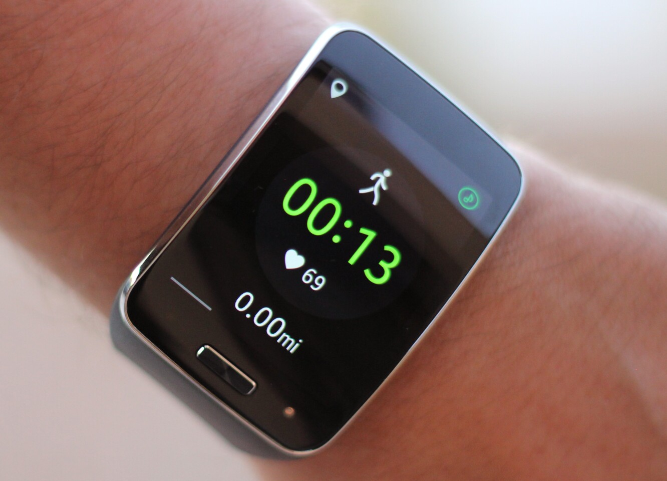 Tracking a workout, with the heart rate sensor on (Photo: Will Shanklin/Gizmag.com)
