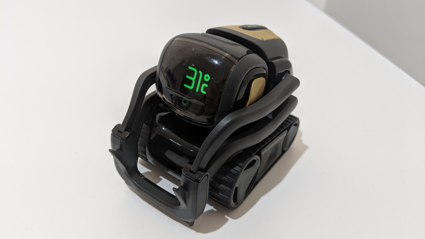Vector Review Anki S Charming Home Robot Is More Fun Than Function