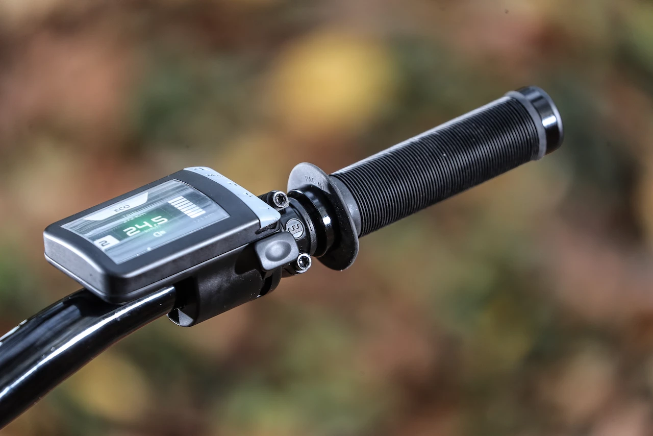 The Valeo handlebar remote is used to select the amount of electrical assistance, and to monitor factors such as the battery charge level