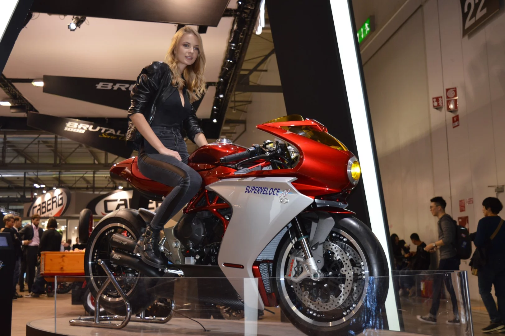 The MV Agusta Superveloce 800 is a concept bike based on the F3 800, and is scheduled to go into production sometime in the second half of 2019