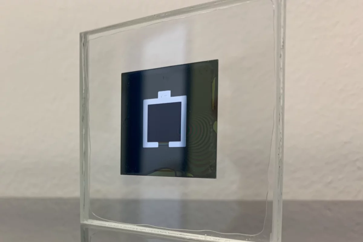 A small lab sample of the new tandem silicon/perovskite solar cell design