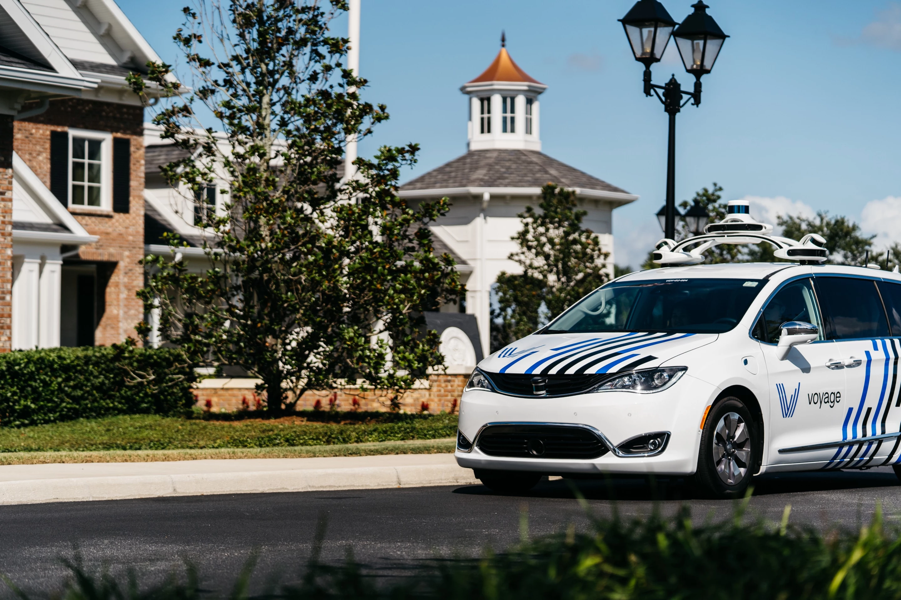 Voyager's agreement with Fiat Chrysler will see the carmaker provide it with purpose-built minivans that meet specific design requirements for its autonomous systems