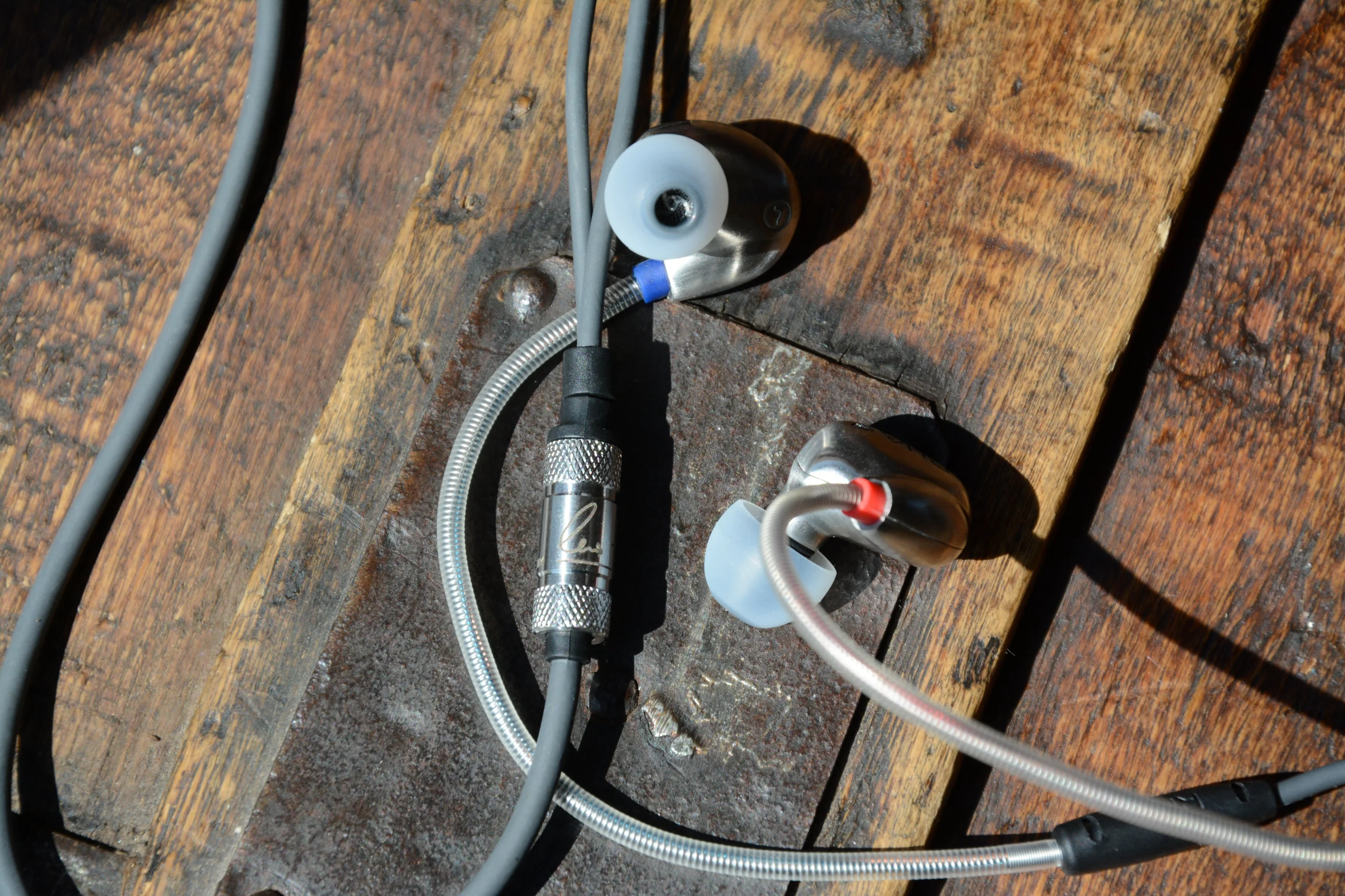 Stainless steel is everywhere, including at the signatured Y-joint (Photo: Paul Ridden/Gizmag.com)