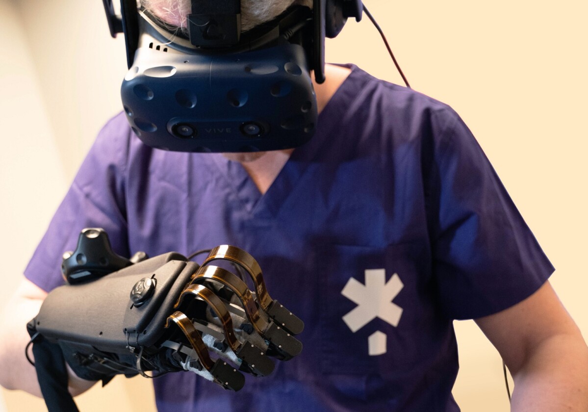 The HaptX system is capable of applying up to 4 lb (1.8 kg) of resistive force feedback to each finger, plus it utilizes motion-tracking tech to follow the user's hand movements with "sub-millimeter precision"