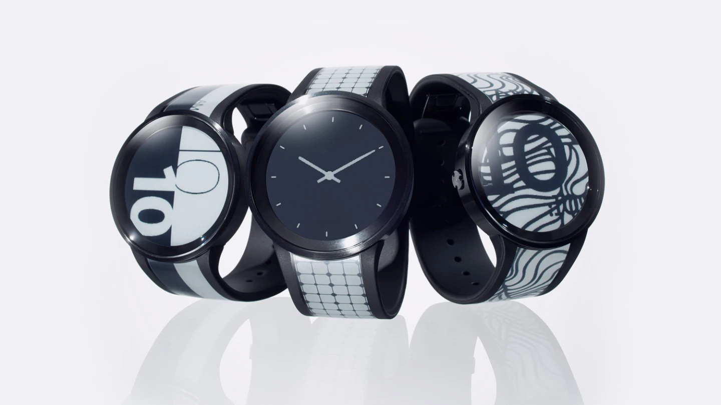 The 43 mm watch case is thin and light