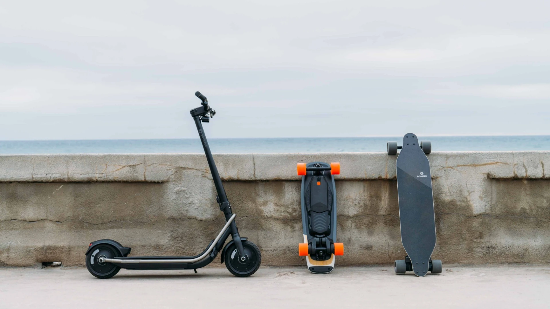 There's nothing hugely revolutionary to be found in the design of the Boosted Rev, but that may just be the point