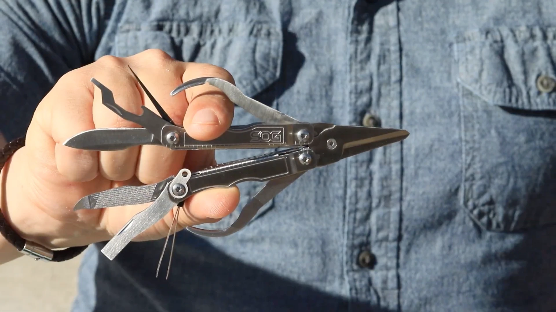 Designed to dangle from a belt loop or tuck neatly into a pocket, the Snippet strips down the typical multitool to the bare essentials