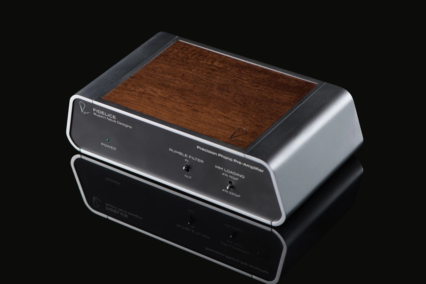 The Fidelice Precision Phono Pre-Amplifier features low-noise JFET-based Class A amplifiers throughout the signal path for both Moving Coil and Moving Magnet stages