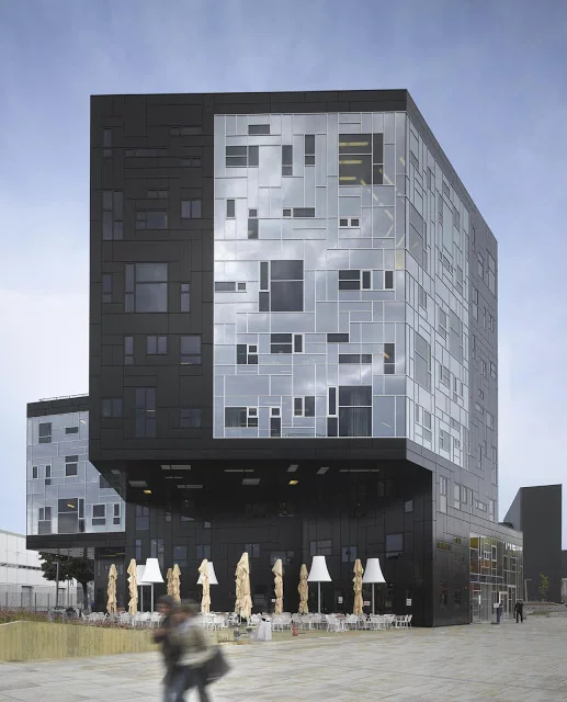 The Executive Academy building by NO.MAD arquitectos (Image: Campus WU/boanet)