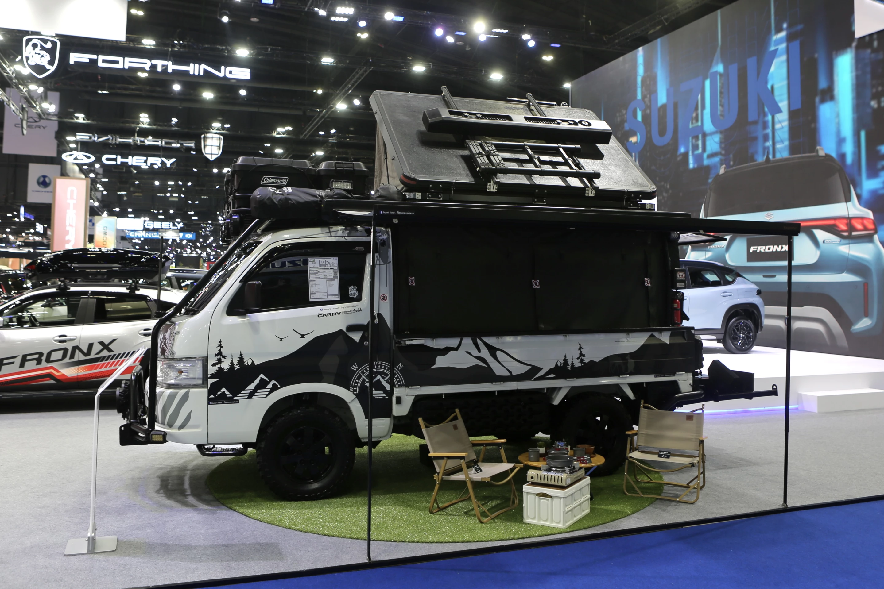 Sold as a kei truck in Japan, the Suzuki Carry features a larger 1.5-cylinder engine and 420-cm total length in Thailand