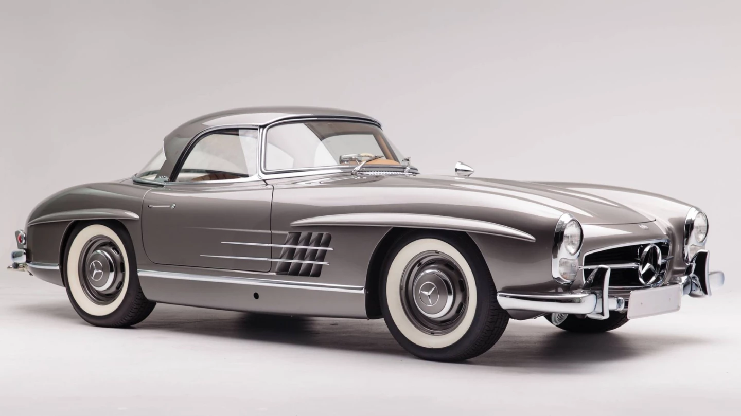 This 1960 Mercedes-Benz 300SL Roadster sold for $1,100,000 at RM-Sotheby's Scottsdale 2018 auction