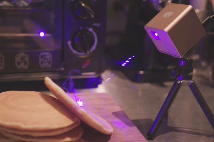 Cubliio is a pint-sized laser engraver that will fit in a handbag