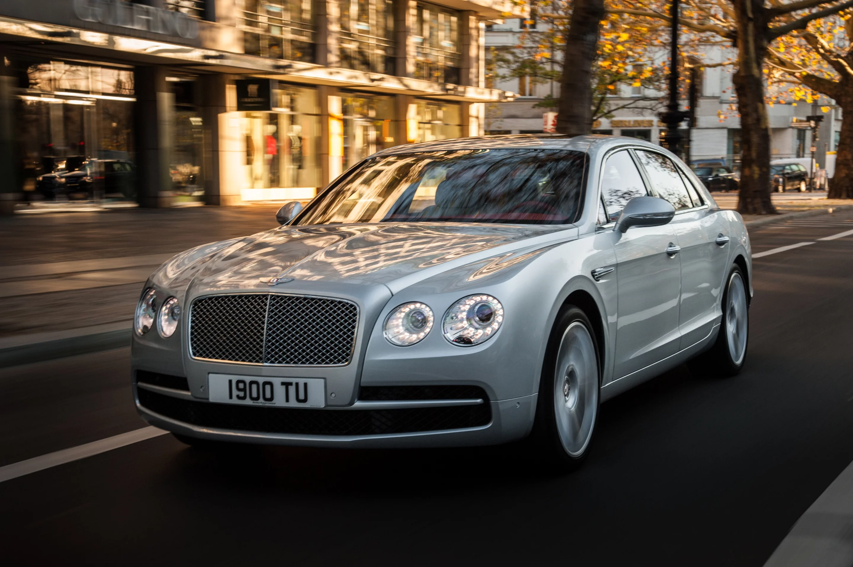 Bentley will debut the Flying Spur V8 at the 2014 Geneva Motor Show