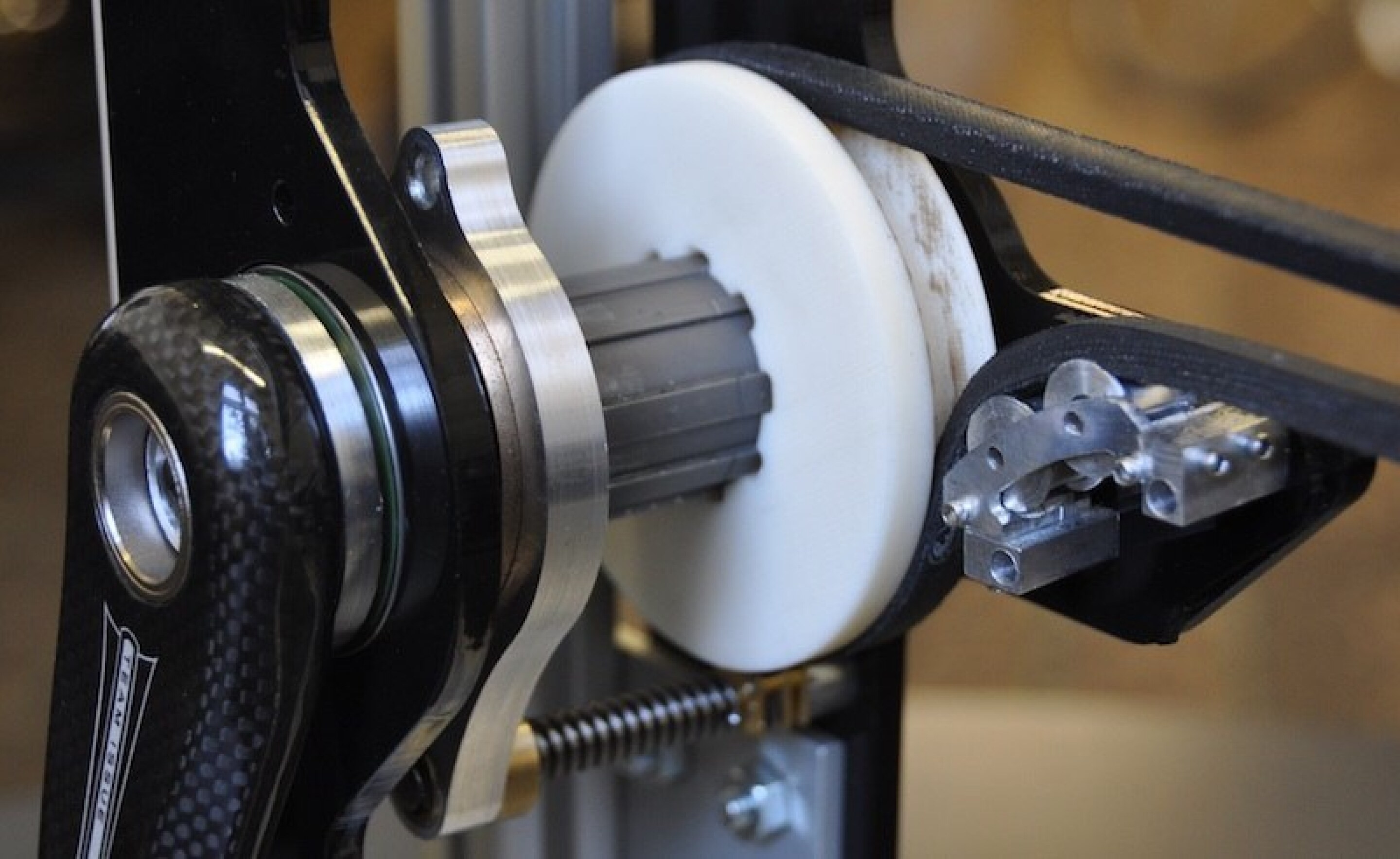 Electronically switchable chainless drivetrain developed for Alpha Bike