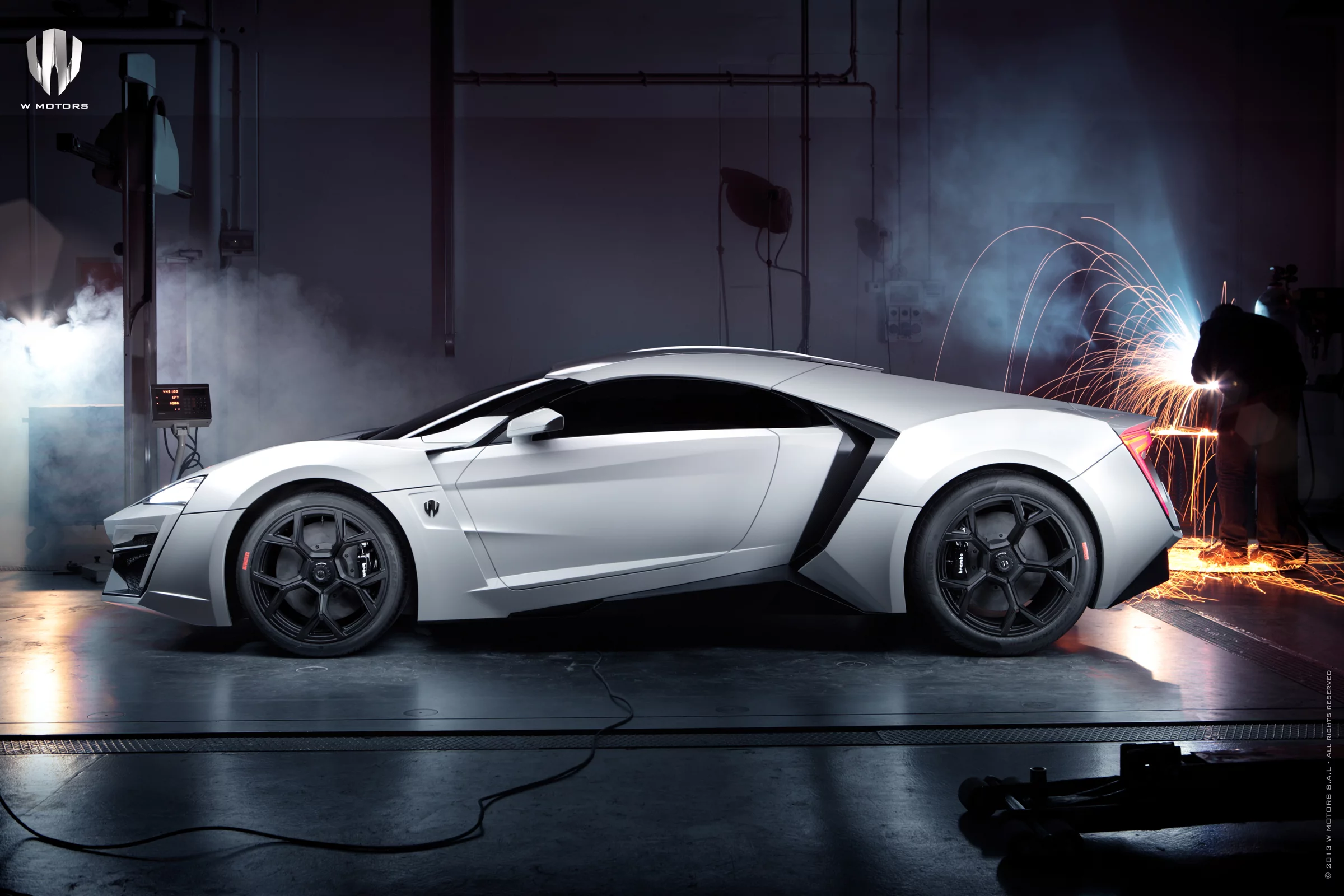Side view of W Motors' Lykan Hypersport