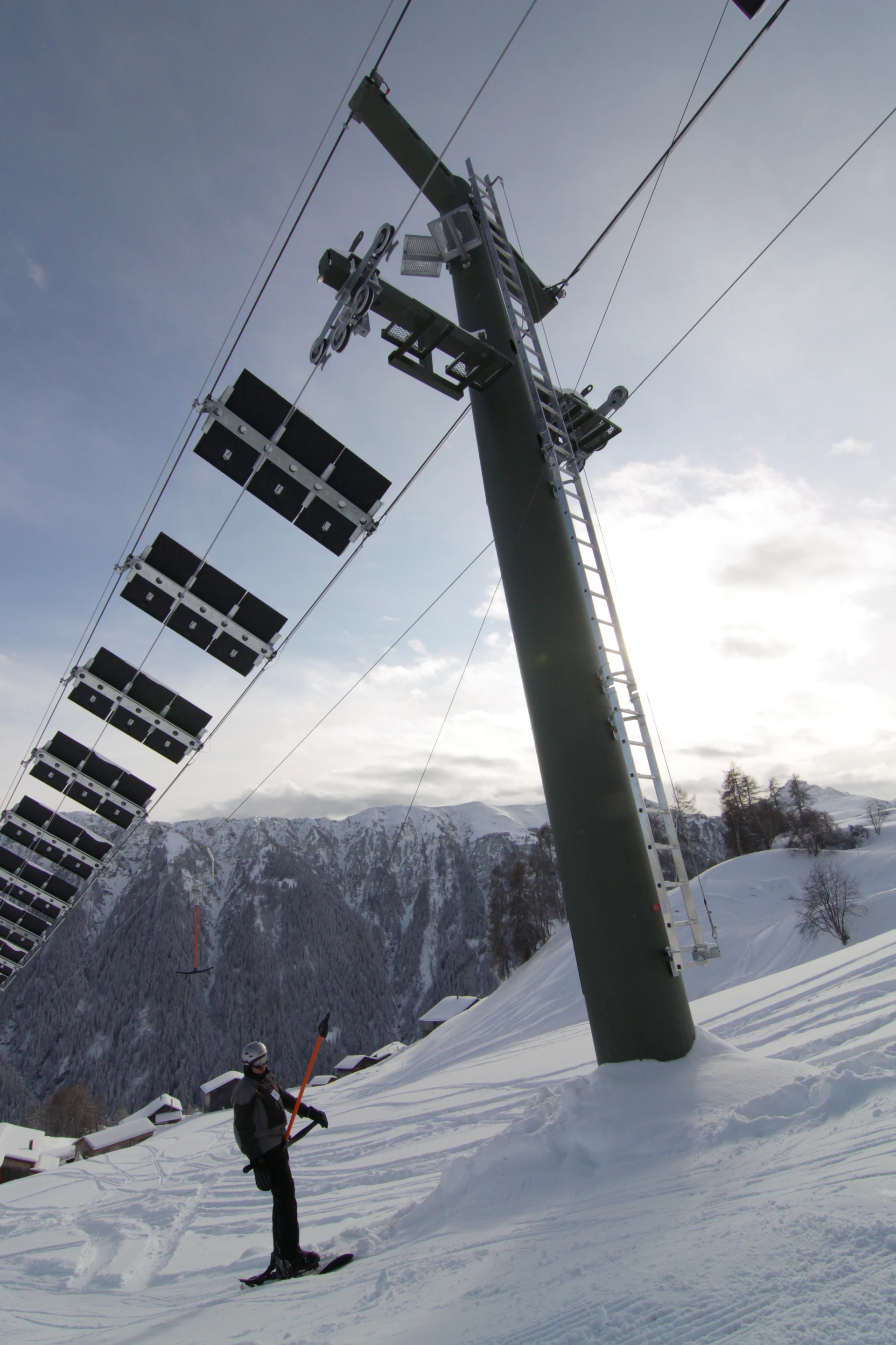 The solar lift is one of the world's first of its kind and utilizes a "cable car system" where the solar panels are integrated directly into the ski lift