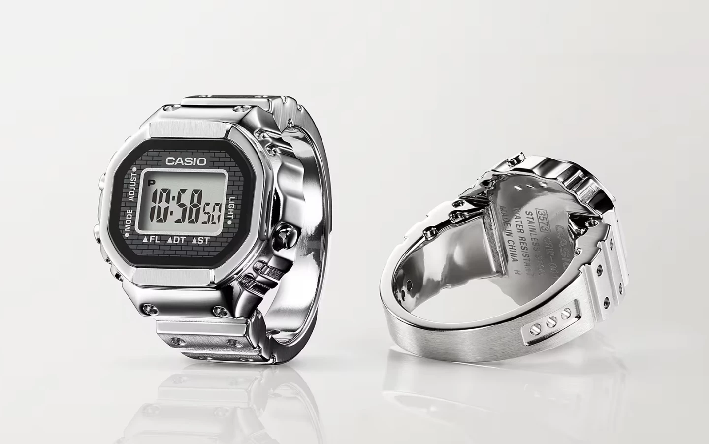 Because the CRW-001's backplate was actually a molded part of the ring, the glass was made removable for battery replacement