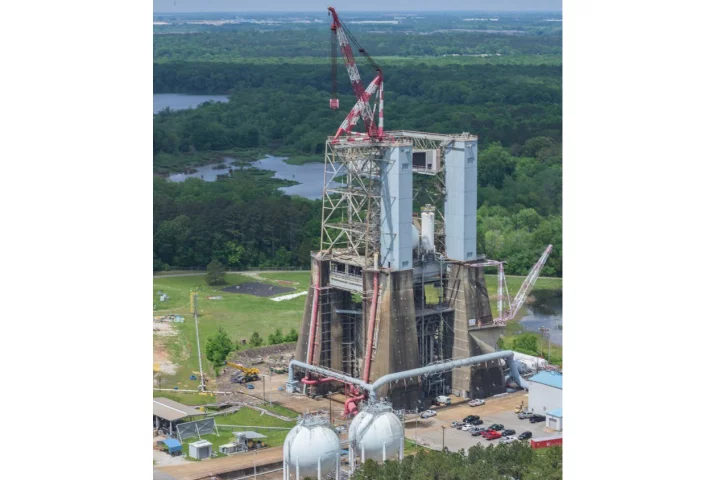 Blue Origin will upgrade and refurbish Test Stand 4670 at NASA’s Marshall Space Flight Center in Huntsville, Alabama to support testing of their BE-3U and BE-4 rocket engines