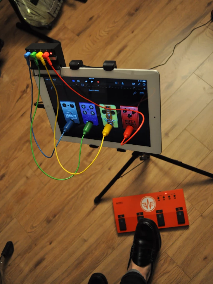 When a footswitch is pressed, the corresponding pointer or channel plays the role of virtual finger tip and clicks at the desired position onscreen