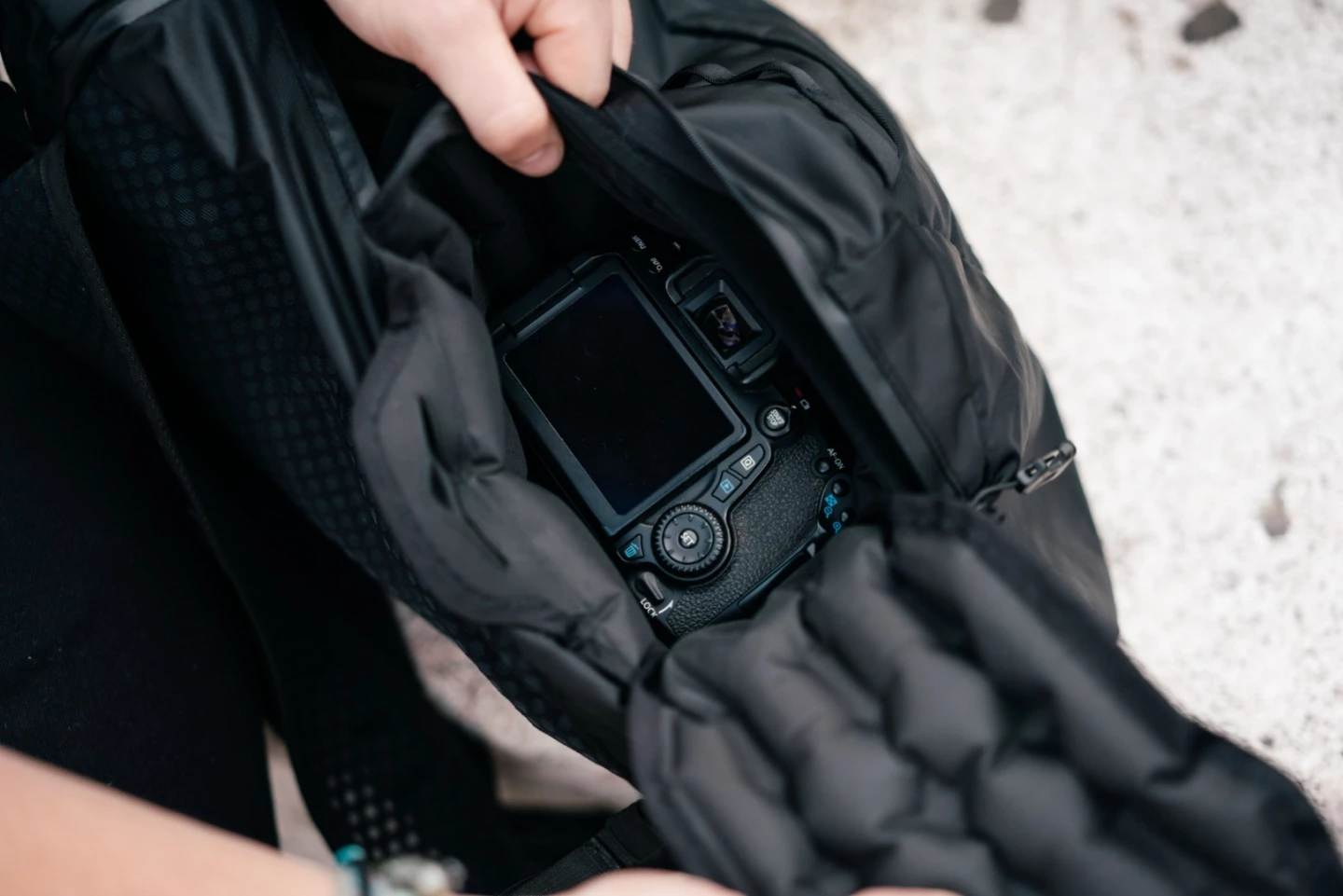 Packable travel bag offers inflatable camera protection