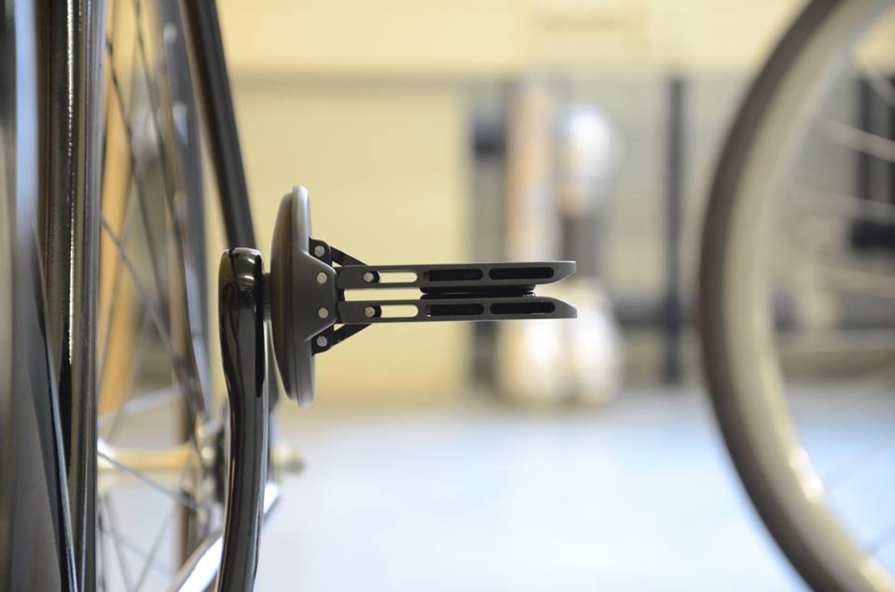 can you put normal pedals on a road bike