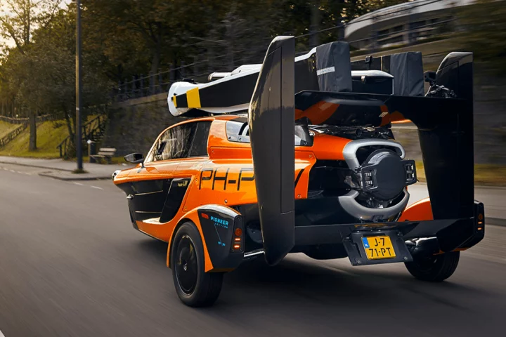 Yes, that's a license plate on the back of the Pal-V Liberty, which this Dutch company claims is the world's first production-model flying car