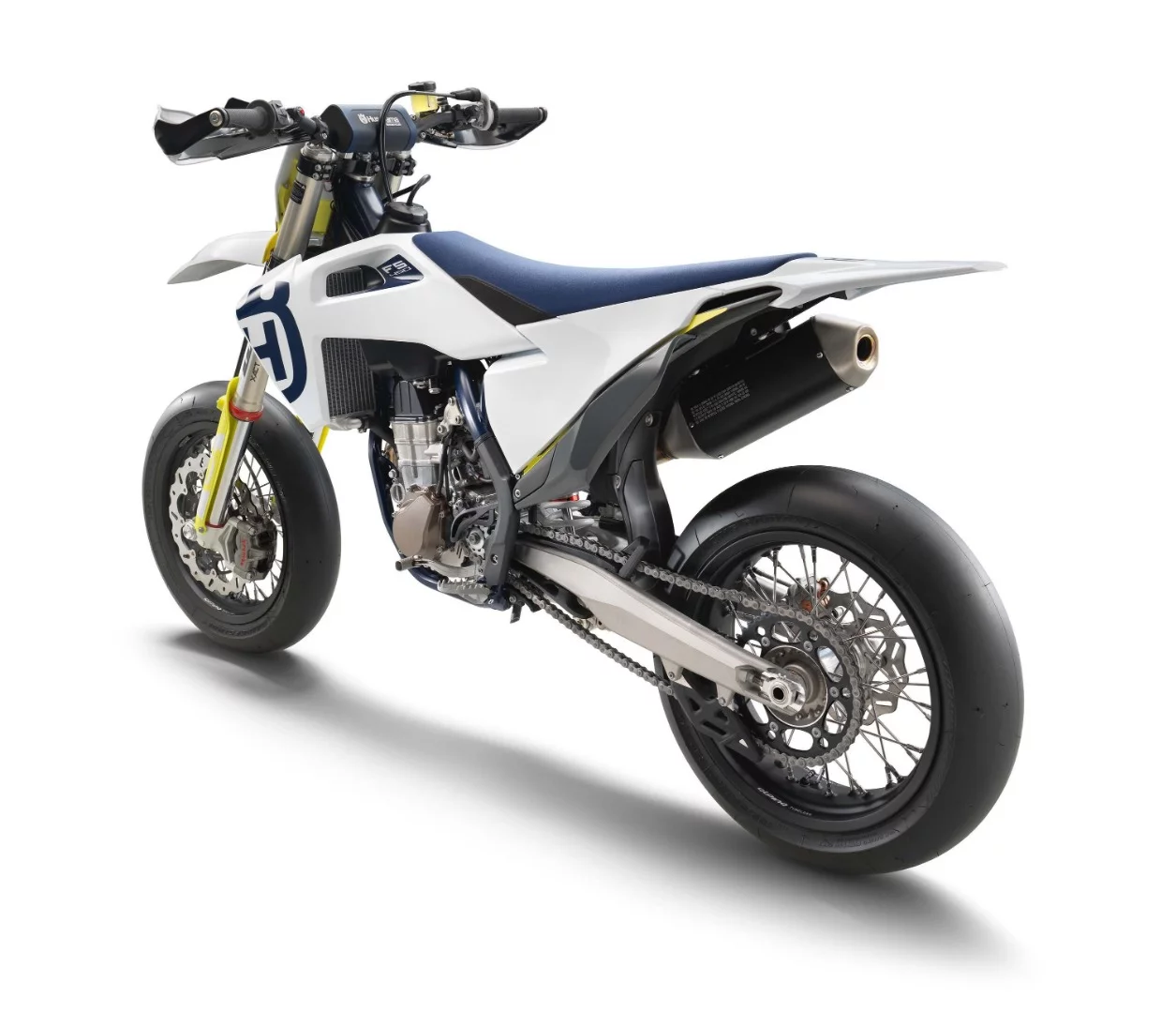 Bridgestone slicks are standard on the Husqvarna FS 450
