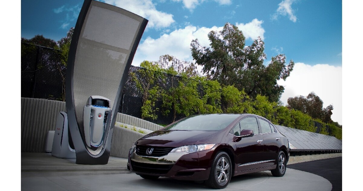 Honda's next gen solarpowered hydrogen fuel cell station for home use