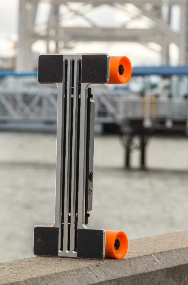 The I-Ride has a range of 20 miles (32 km) per two-hour charge of the battery