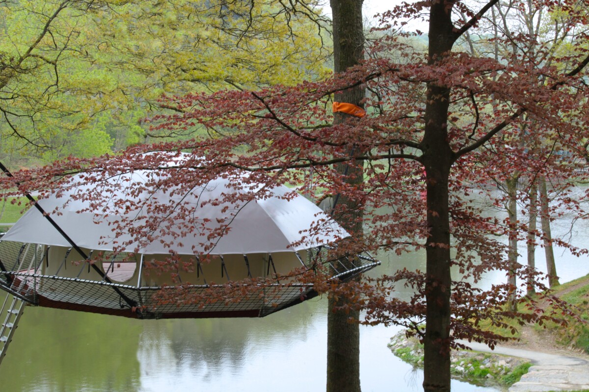 Dom'Up is an innovative treehouse that draws inspiration from tree camping and traditional treehouse structure