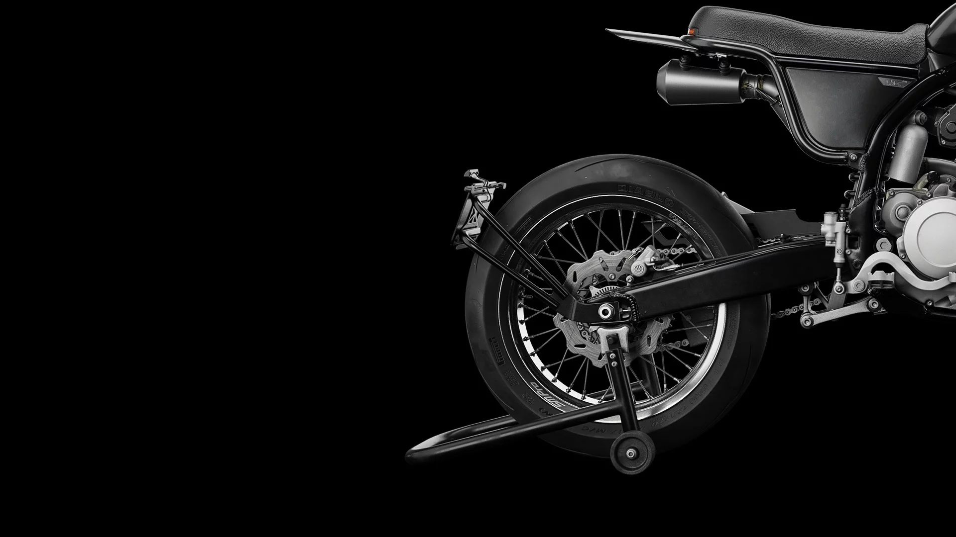 There's also near-slick Pirelli Supercorsas available