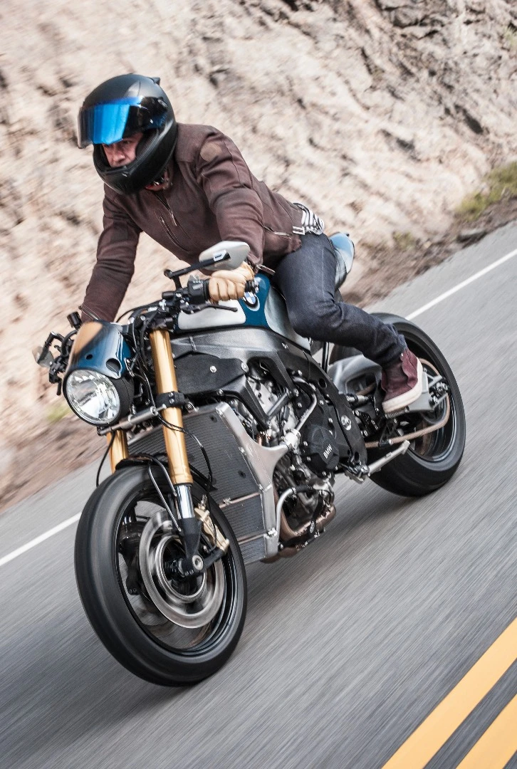 Orlando Bloom rides the 4CYL