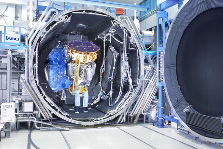 LISA Pathfinder in space chamber (Photo: ESA/Astrium/IABG)