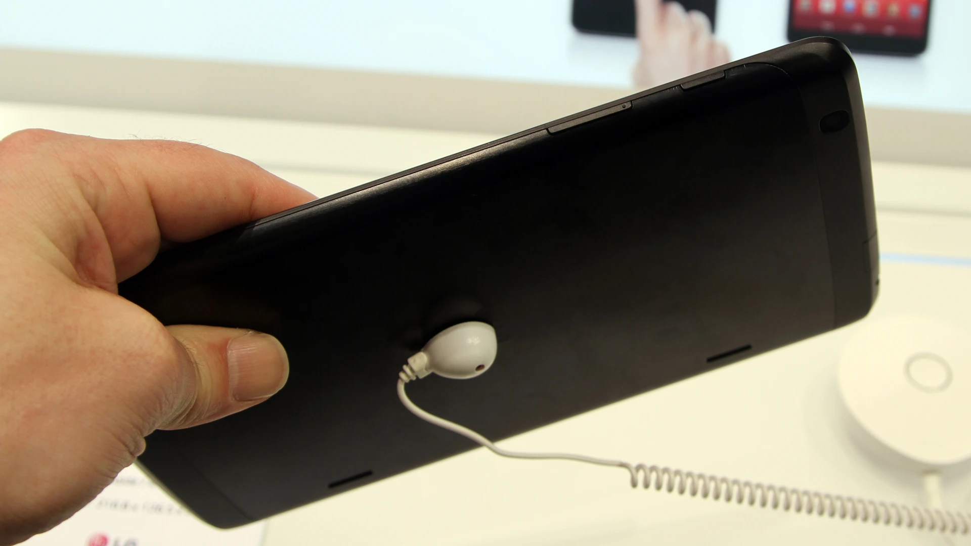 We're looking at a mere 8.3 mm (0.33 in) thickness