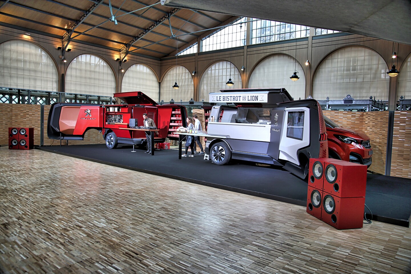 Peugeot Design shows an ingenious foodtruck Le Bistrot du Lion