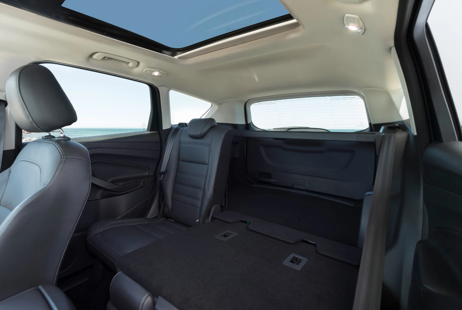 2017 Ford Escape Titanium: split folding seats