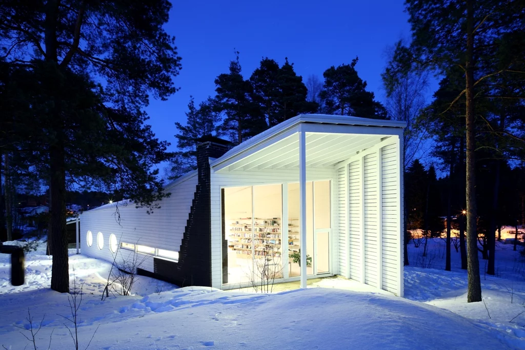 The boat-like Apelle family home, located in Karjaa, Finland