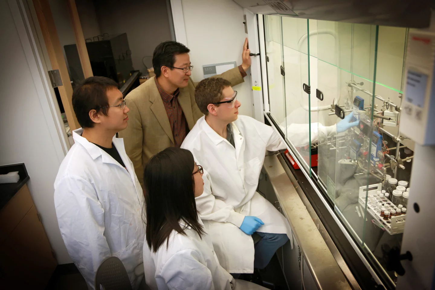 Zang and colleagues working on the sensor (Photo: Dan Hixon, University of Utah College of Engineering)