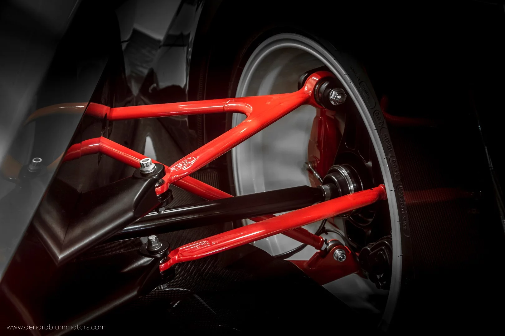 The Dendrobium, by Vanda Electrics: semi-open rear suspension struts look terrific