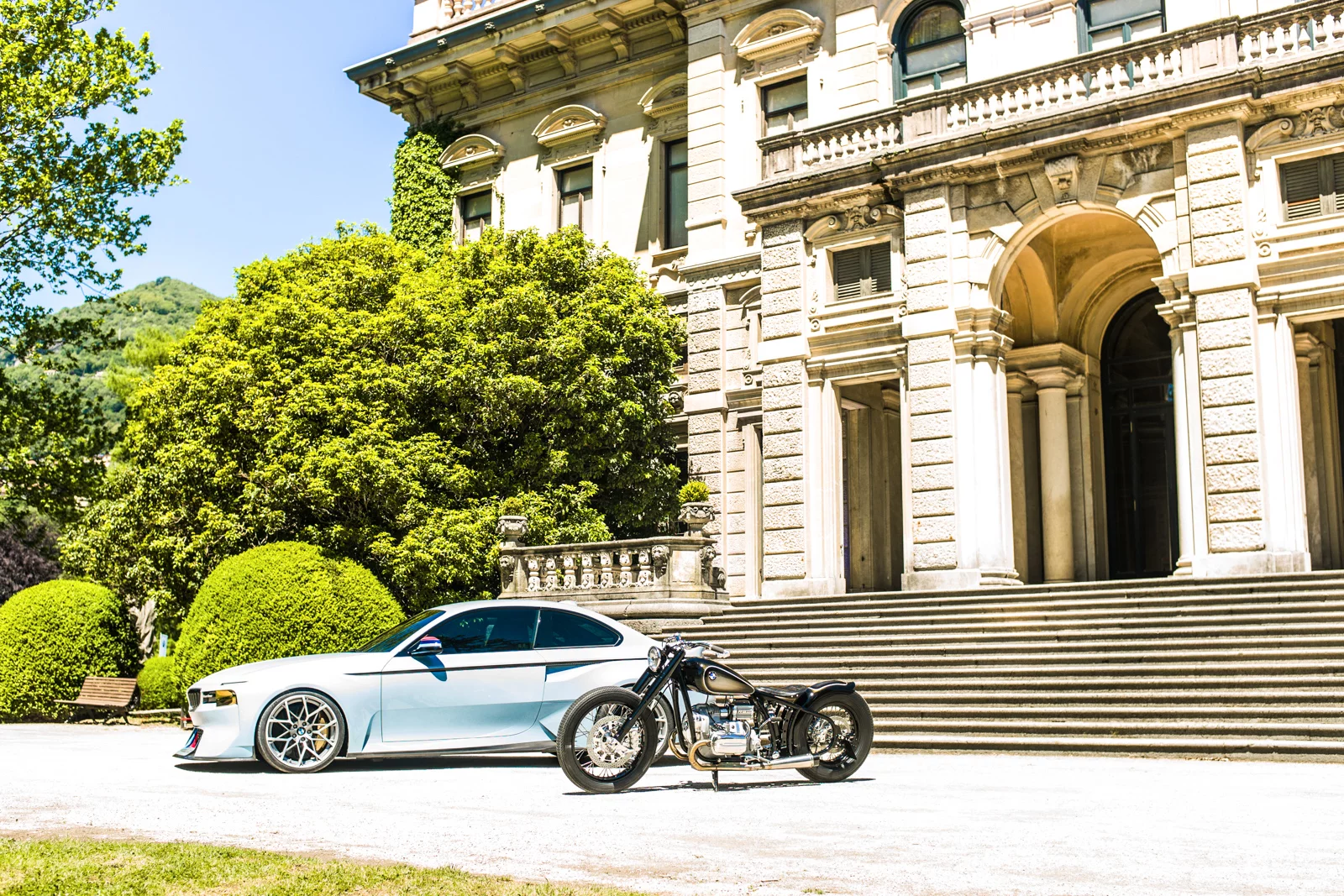 Two BMW Hommage specials at the Concorso d' Elegenza Villa d' Este: The 2002 on the left, the R5 on the right