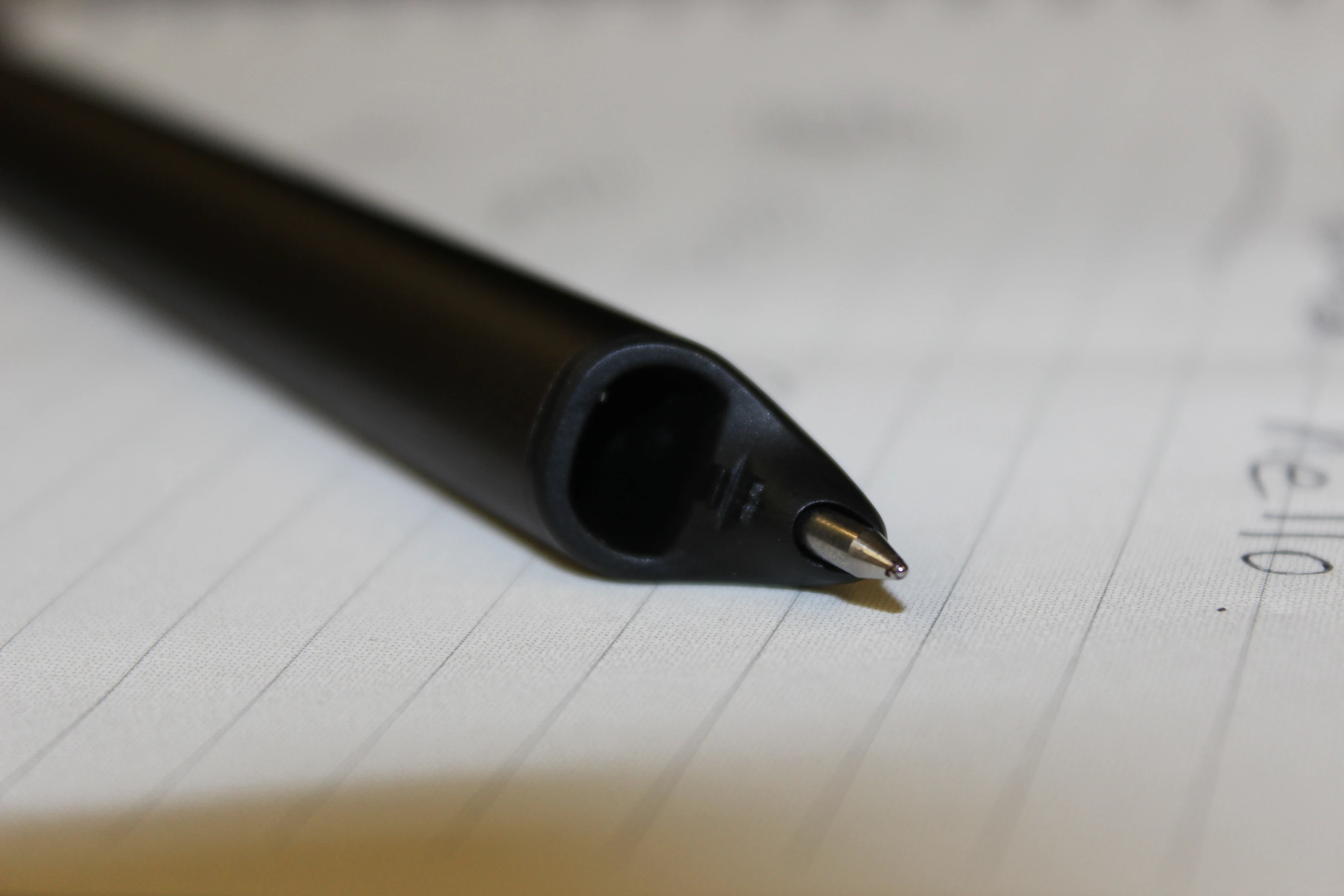 The tip of the Neo Smartpen N2 is designed to create a clean writing feel