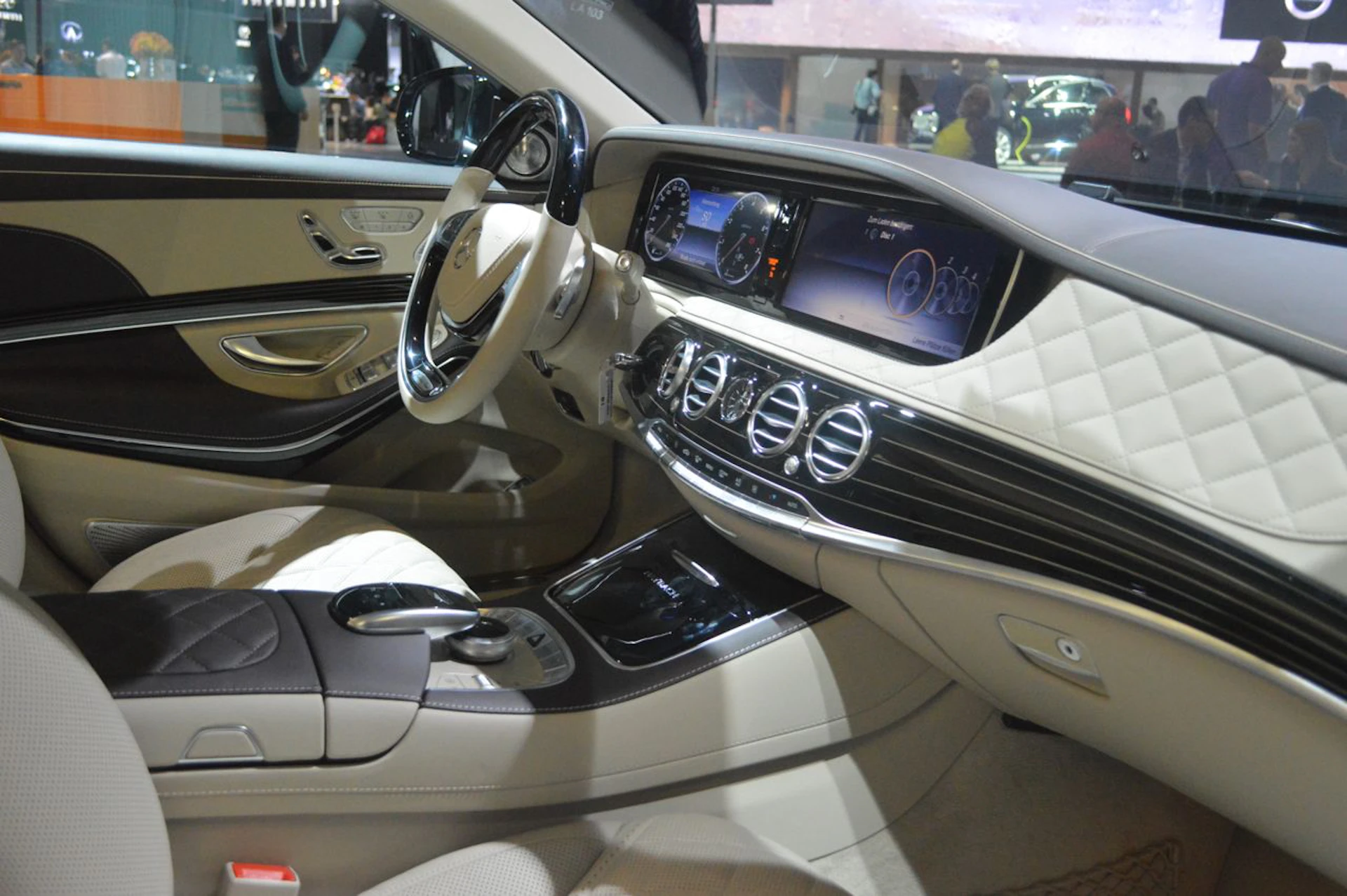 Inside the new Mercedes-Maybach S600 (Photo: C.C. Weiss/Gizmag)