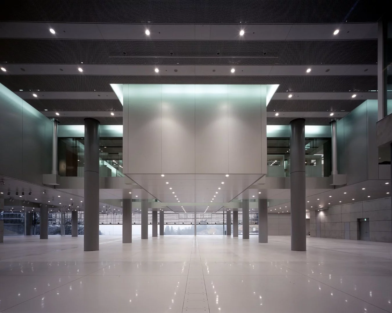 Ceramic Park Mino includes ceramics exhibitions and workshops, gallery spaces, conference halls, and tea houses