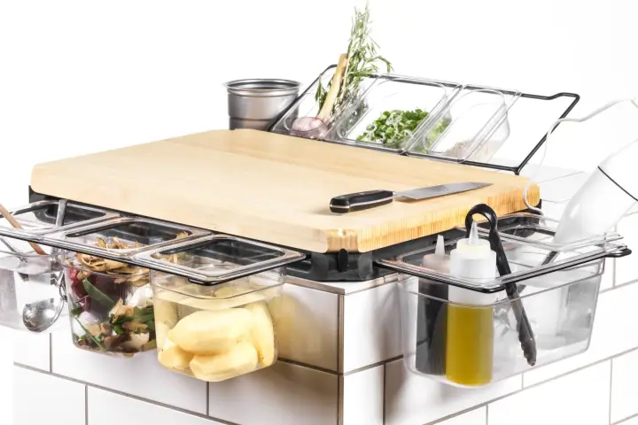 The Frankfurter Brett provides a means of storing chopped food, waste and utensils