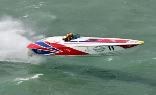 Sunseeker's XS2000 in racing trim