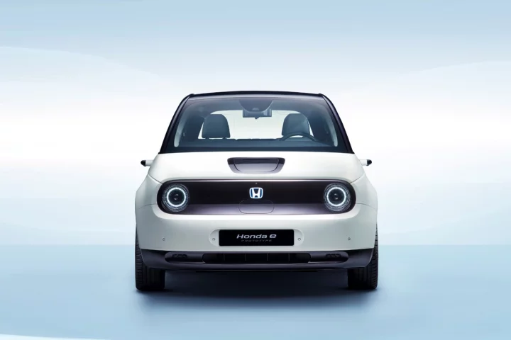 When Honda unveiled the Honda e prototype earlier this year, opening the electric car for reservations, a crowd showed up to plunk down their intentions to buy