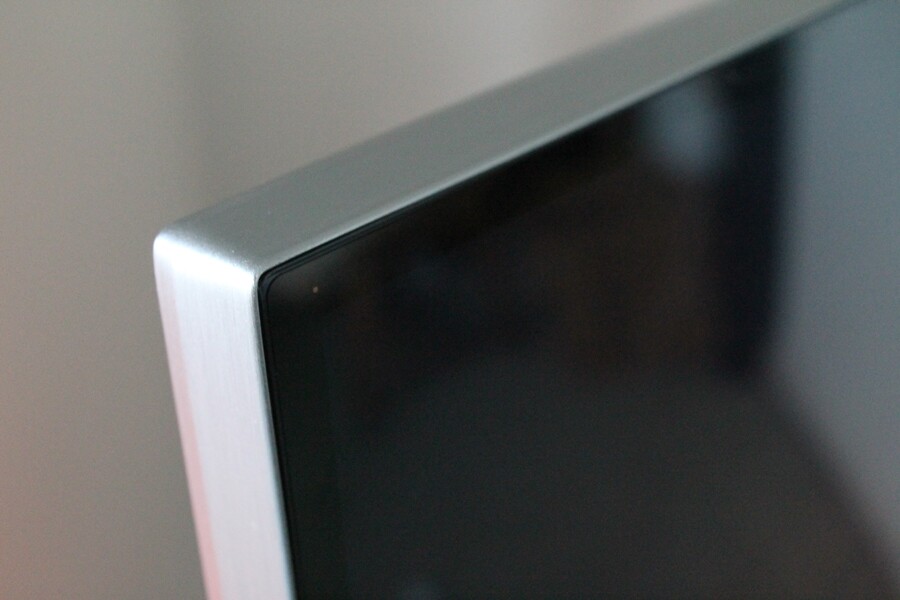 The thin border around the picture of the 55PUS7809 (Photo: Stu Robarts/Gizmag)