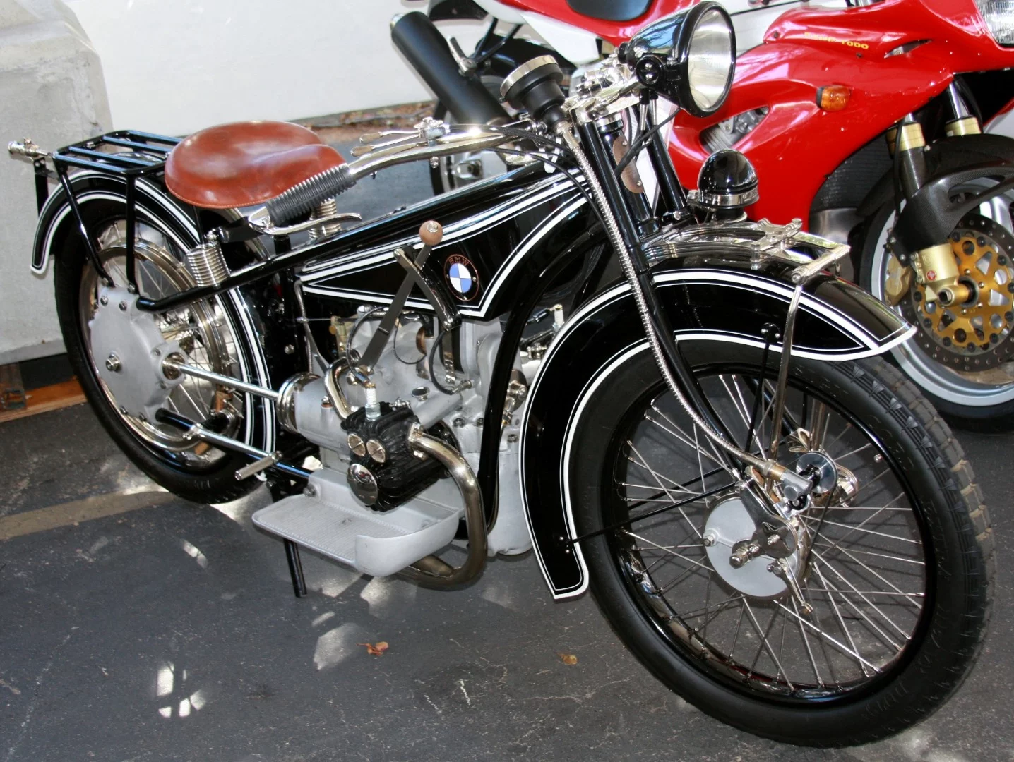 1925 BMW R32 was sold for $187,000 at Mecum auction