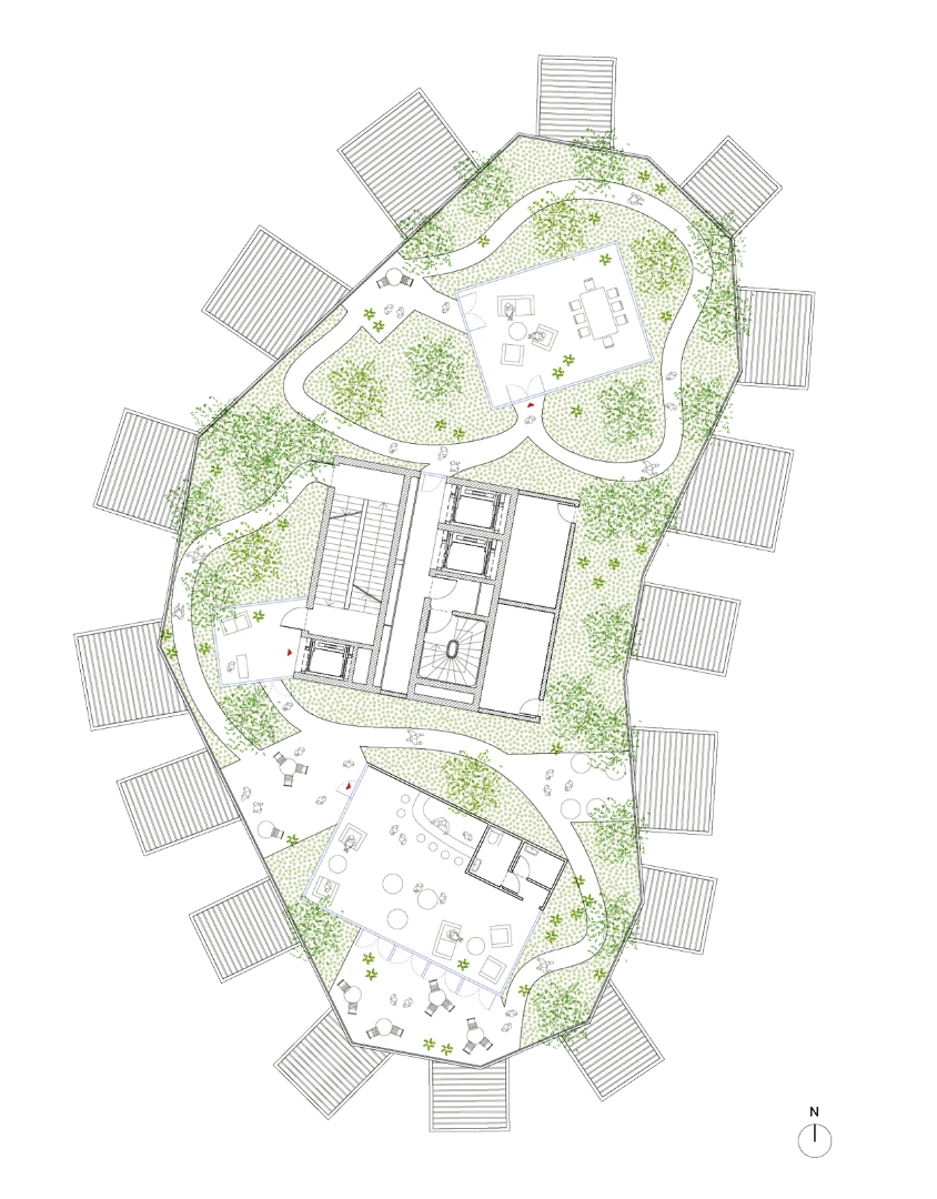 The L'Arbre Blanc site incorporates an extension of an adjacent park and sits at the intersection of the Lez river, a pedestrian and cycling path and the old and new sections of the city