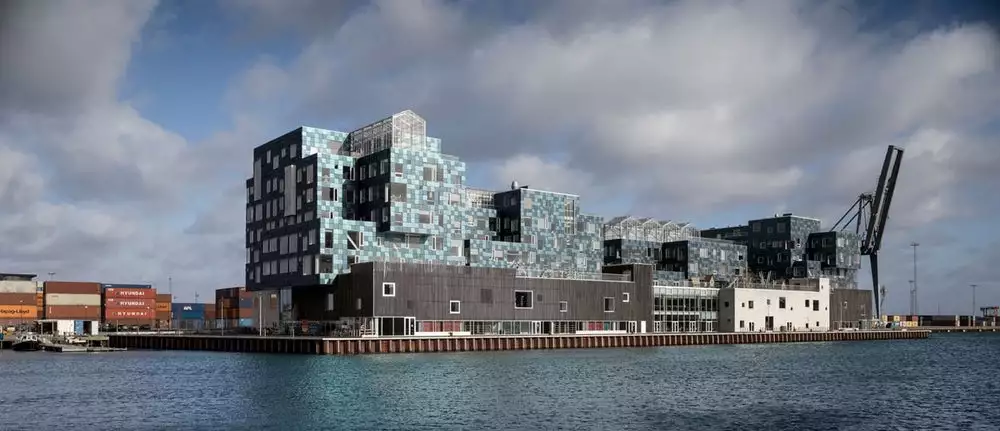 C. F. Møller Architects arranged the solar panels decoratively in a way inspired by sequins
